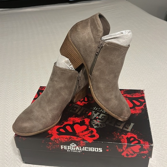 Fergalicious Doe Booties Sz 7 - Picture 3 of 4